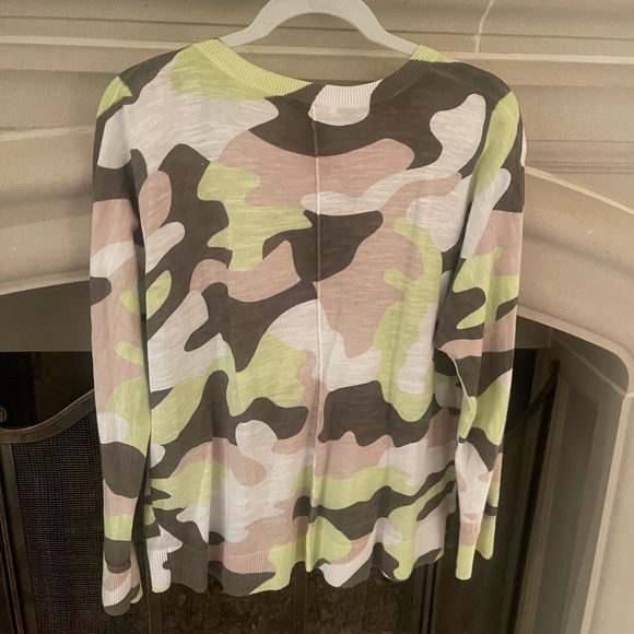 Lisa Todd camo print sweater. Size M - Picture 4 of 6